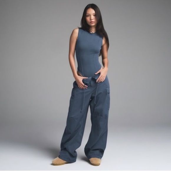 SKIMS Pants - skims outdoor woven wide leg pant
Color indigo